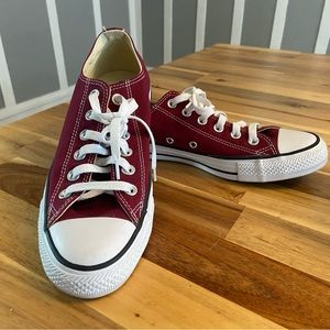 Maroon Converse All ⭐️ Star Low Top Women’s 8 Men’s 6